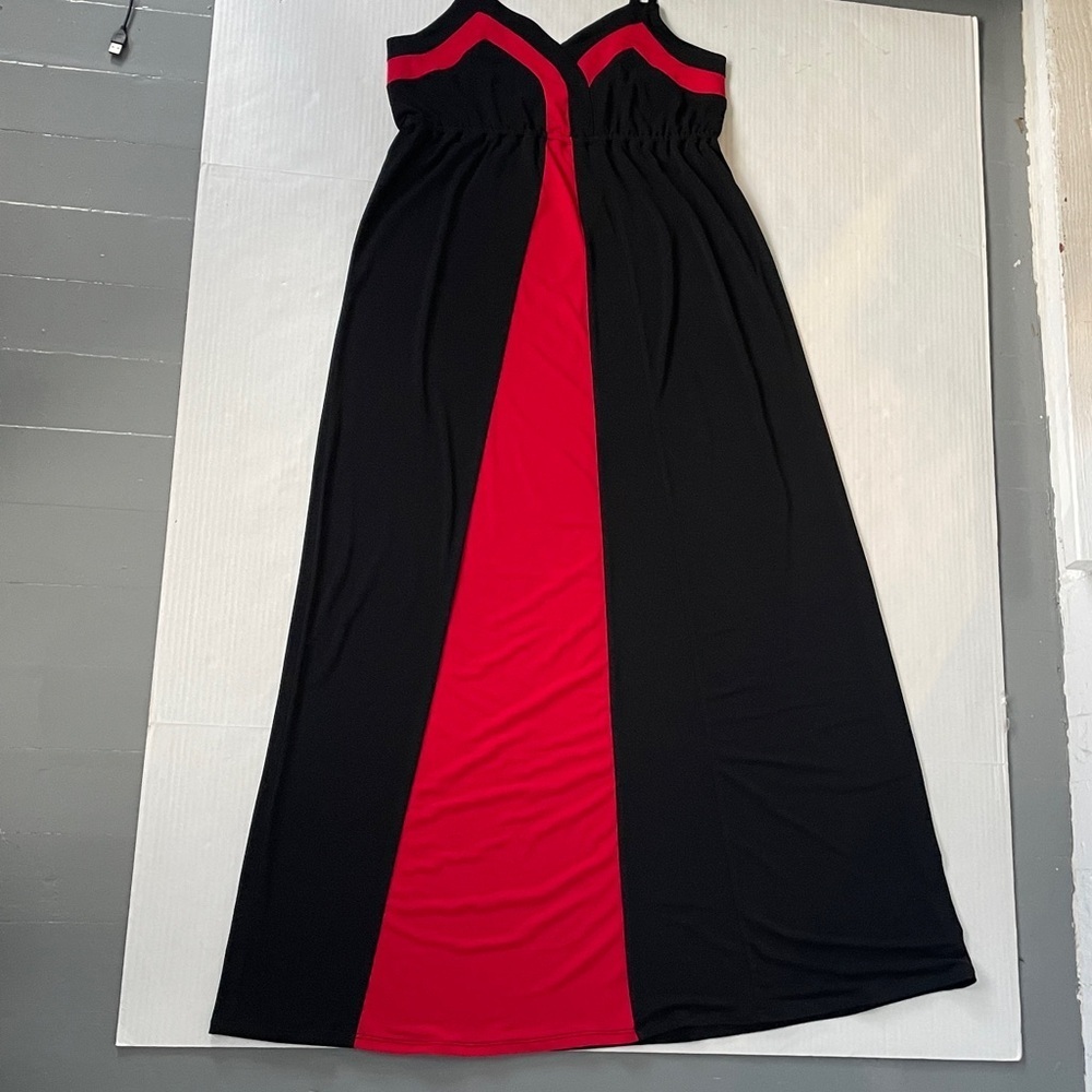 Elegant Black and Red Sleeveless Maxi Dress Medium With Red Shrug - Picture 15 of 16